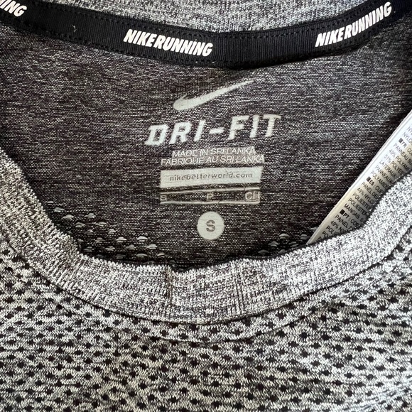 Nike Dri-Fit Heather Gray Athletic T-Shirt / Size S - Picture 3 of 3